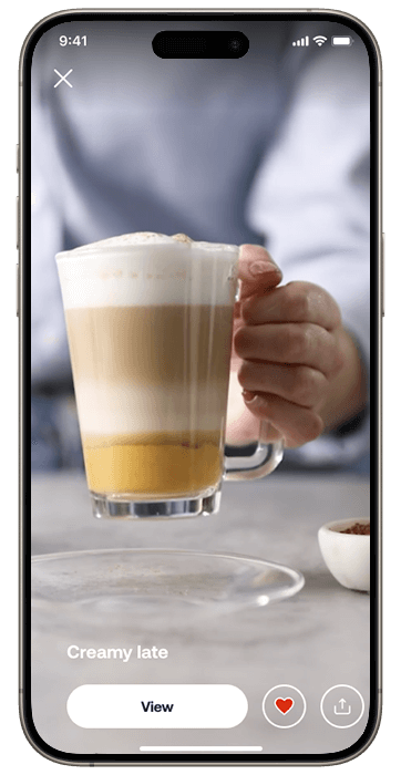 Smartphone με το HomeID στην οθόνη, όπου εμφανίζεται μια συνταγή για καφέ